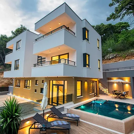 Sunnyside Luxury With Free Parking And Swimming Pool Apartmán Brela
