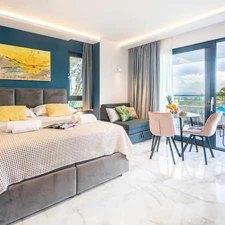 Apartmán Sunnyside Luxury With Free Parking And Swimming Pool *