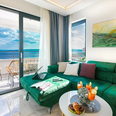 Apartmán Sunnyside Luxury With Free Parking And Swimming Pool