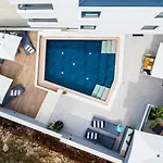 Sunnyside Luxury With Free Parking And Swimming Pool Apartman *