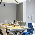 Sunnyside Luxury With Free Parking And Swimming Pool Apartman