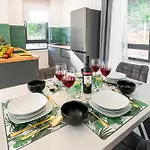 Sunnyside Luxury With Free Parking And Swimming Pool *