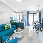 Sunnyside Luxury With Free Parking And Swimming Pool