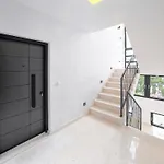 Sunnyside Luxury With Free Parking And Swimming Pool Apartman *