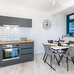 Sunnyside Luxury With Free Parking And Swimming Pool Apartman Brela