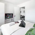 Sunnyside Luxury With Free Parking And Swimming Pool *