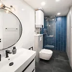 Sunnyside Luxury With Free Parking And Swimming Pool