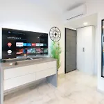 Sunnyside Luxury With Free Parking And Swimming Pool Apartman *