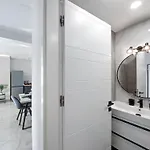 Sunnyside Luxury With Free Parking And Swimming Pool