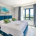 Sunnyside Luxury With Free Parking And Swimming Pool Apartman *