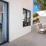 Sunnyside Luxury With Free Parking And Swimming Pool Apartman Brela