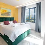 Sunnyside Luxury With Free Parking And Swimming Pool