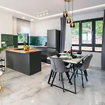Sunnyside Luxury With Free Parking And Swimming Pool Apartman *