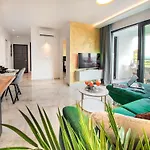 Sunnyside Luxury With Free Parking And Swimming Pool Apartman