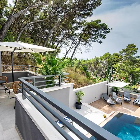 Apartment Sunnyside Luxury With Free Parking And Swimming Pool *