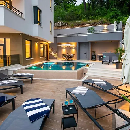 Sunnyside Luxury With Free Parking And Swimming Pool Apartment Brela