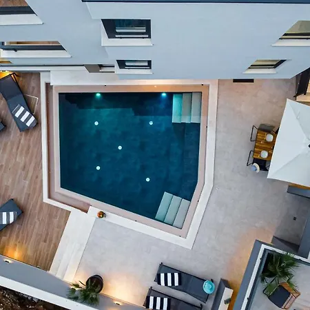 Apartment Sunnyside Luxury With Free Parking And Swimming Pool *