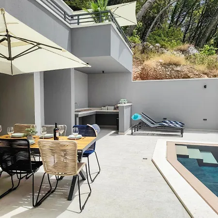 Sunnyside Luxury With Free Parking And Swimming Pool Brela