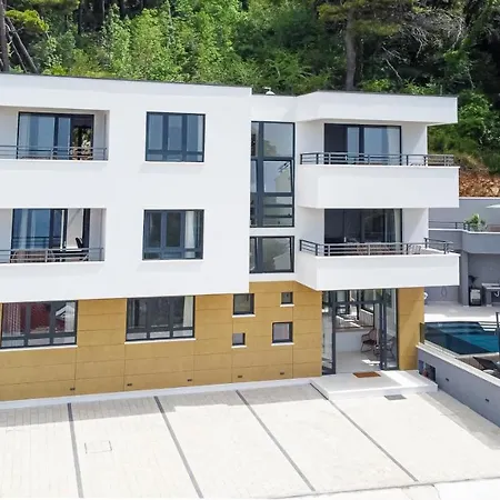 Sunnyside Luxury With Free Parking And Swimming Pool