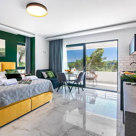 Sunnyside Luxury With Free Parking And Swimming Pool Apartment Brela