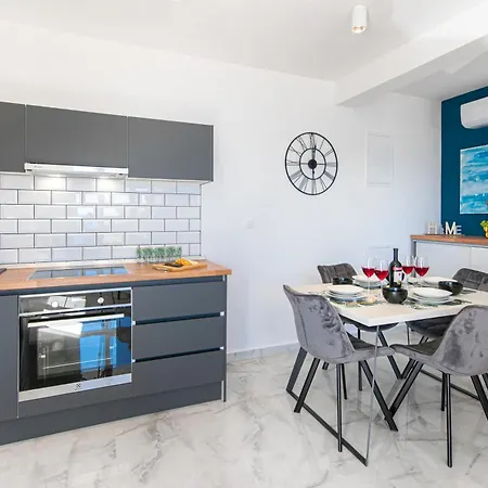 Sunnyside Luxury With Free Parking And Swimming Pool Apartment Brela