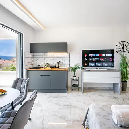 Sunnyside Luxury With Free Parking And Swimming Pool Apartment