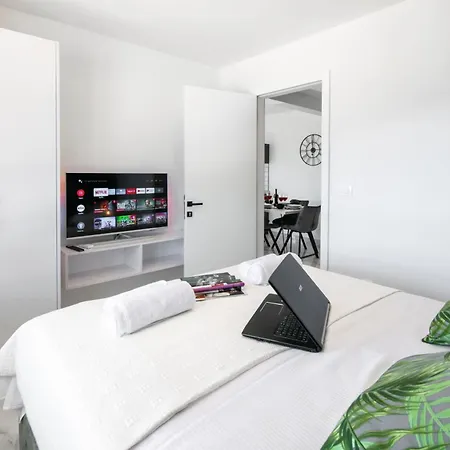 Sunnyside Luxury With Free Parking And Swimming Pool *