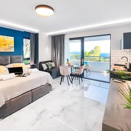 Apartment Sunnyside Luxury With Free Parking And Swimming Pool