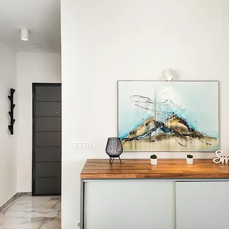 Sunnyside Luxury With Free Parking And Swimming Pool Brela