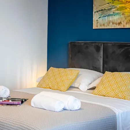 Apartment Sunnyside Luxury With Free Parking And Swimming Pool *