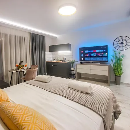 Apartment Sunnyside Luxury With Free Parking And Swimming Pool