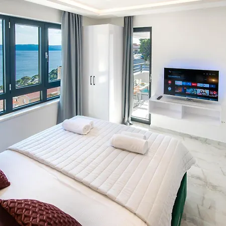 Sunnyside Luxury With Free Parking And Swimming Pool Apartment Brela