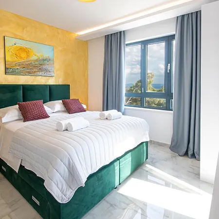 Sunnyside Luxury With Free Parking And Swimming Pool