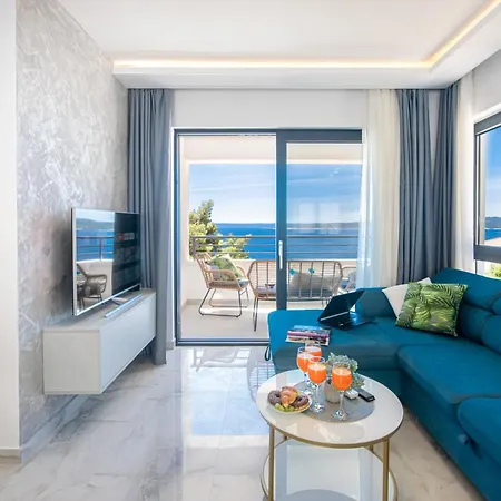 Apartment Sunnyside Luxury With Free Parking And Swimming Pool
