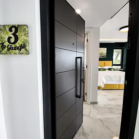 Sunnyside Luxury With Free Parking And Swimming Pool Apartment