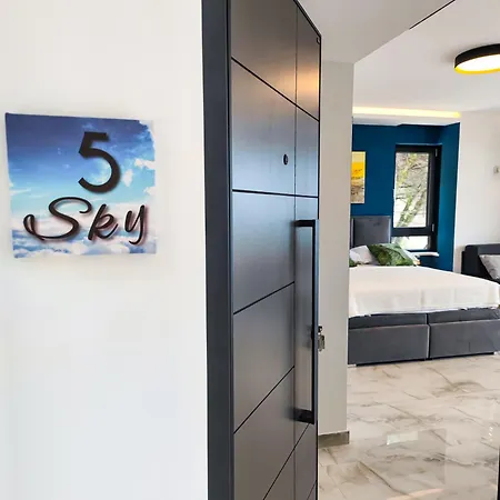Sunnyside Luxury With Free Parking And Swimming Pool Apartment *