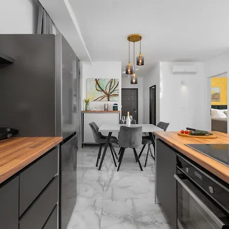 Sunnyside Luxury With Free Parking And Swimming Pool *