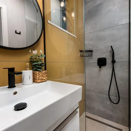 Sunnyside Luxury With Free Parking And Swimming Pool