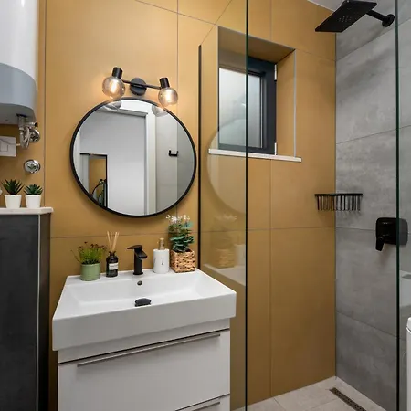 Appartement Sunnyside Luxury With Free Parking And Swimming Pool
