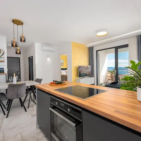 Sunnyside Luxury With Free Parking And Swimming Pool Appartement *