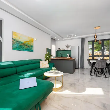 Sunnyside Luxury With Free Parking And Swimming Pool Appartement Brela