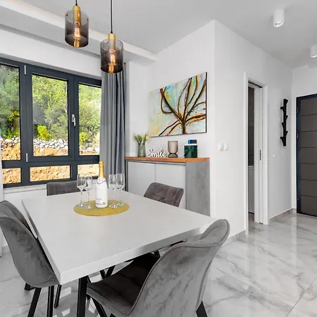 Sunnyside Luxury With Free Parking And Swimming Pool * Brela