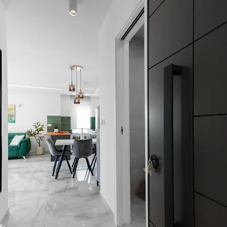 Sunnyside Luxury With Free Parking And Swimming Pool Appartement *