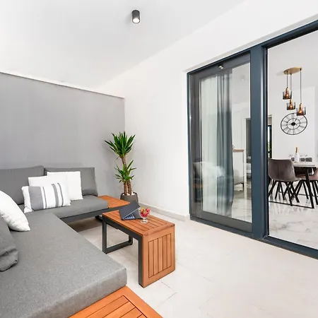 Sunnyside Luxury With Free Parking And Swimming Pool *
