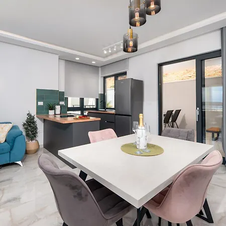 Sunnyside Luxury With Free Parking And Swimming Pool Appartement *