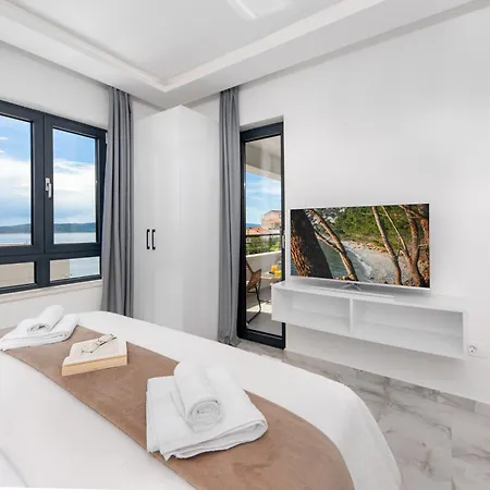 Sunnyside Luxury With Free Parking And Swimming Pool Appartement Brela