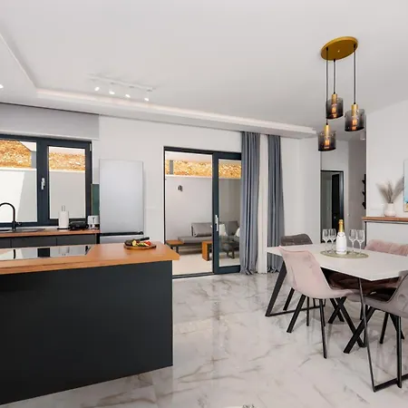 Sunnyside Luxury With Free Parking And Swimming Pool Appartement *