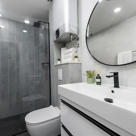 Sunnyside Luxury With Free Parking And Swimming Pool Brela