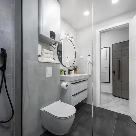 Sunnyside Luxury With Free Parking And Swimming Pool Appartement Brela