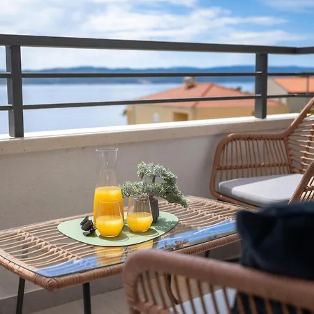 Sunnyside Luxury With Free Parking And Swimming Pool Appartement *
